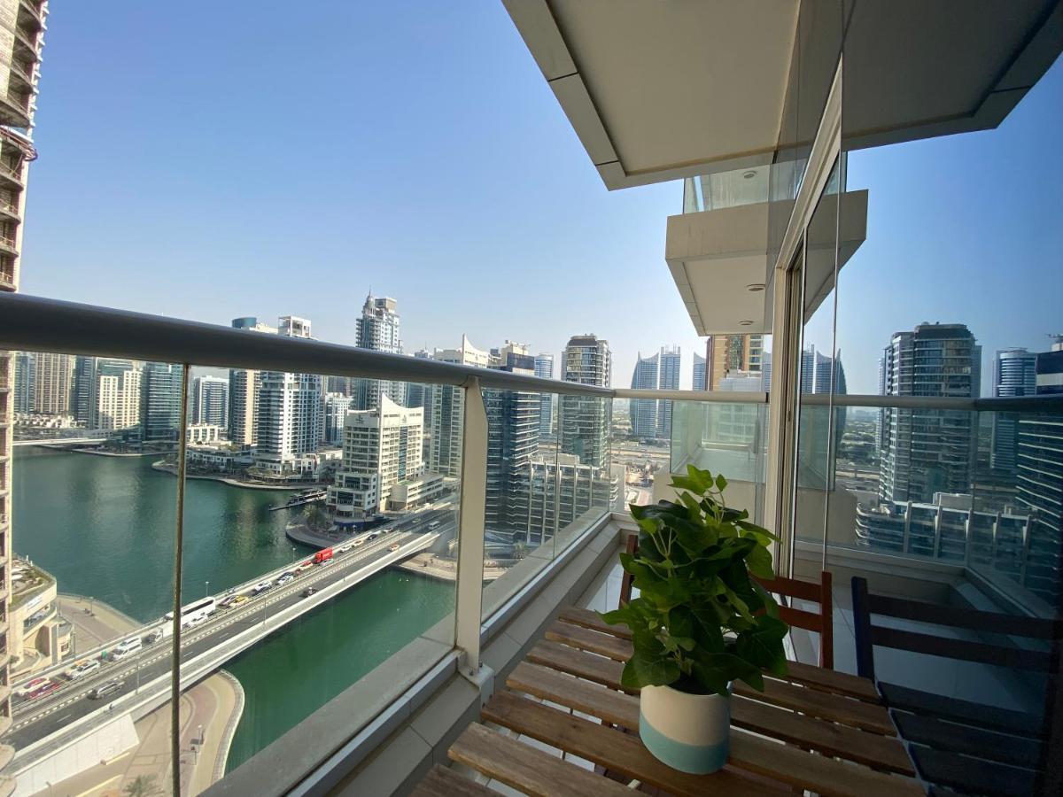 Walk To The Beach Or Enjoy The Amazing View From The Balcony Lägenhet Dubai Exteriör bild