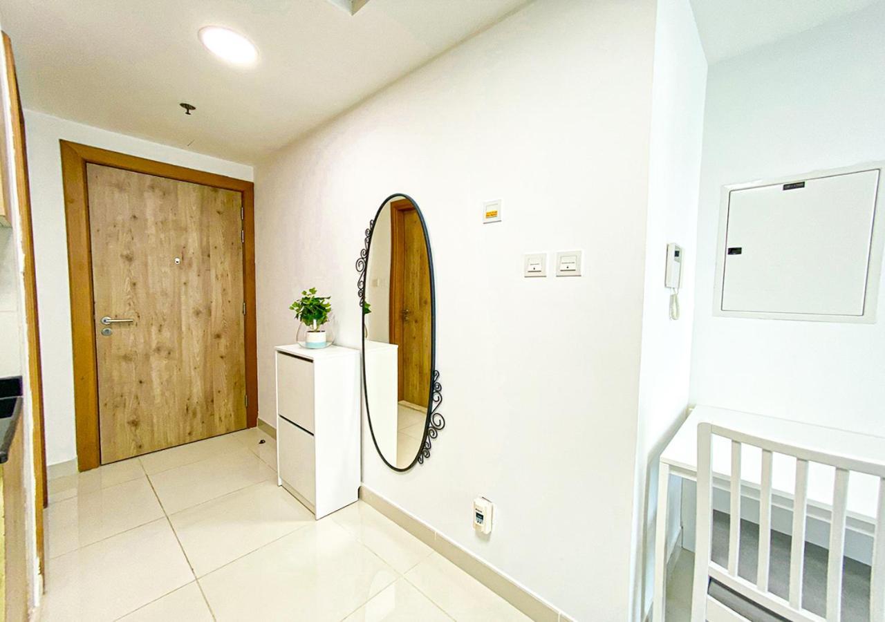 Walk To The Beach Or Enjoy The Amazing View From The Balcony Lägenhet Dubai Exteriör bild