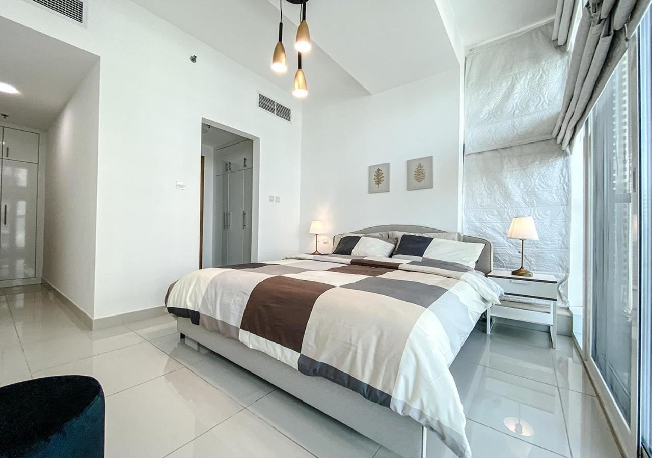 Walk To The Beach Or Enjoy The Amazing View From The Balcony Lägenhet Dubai Exteriör bild