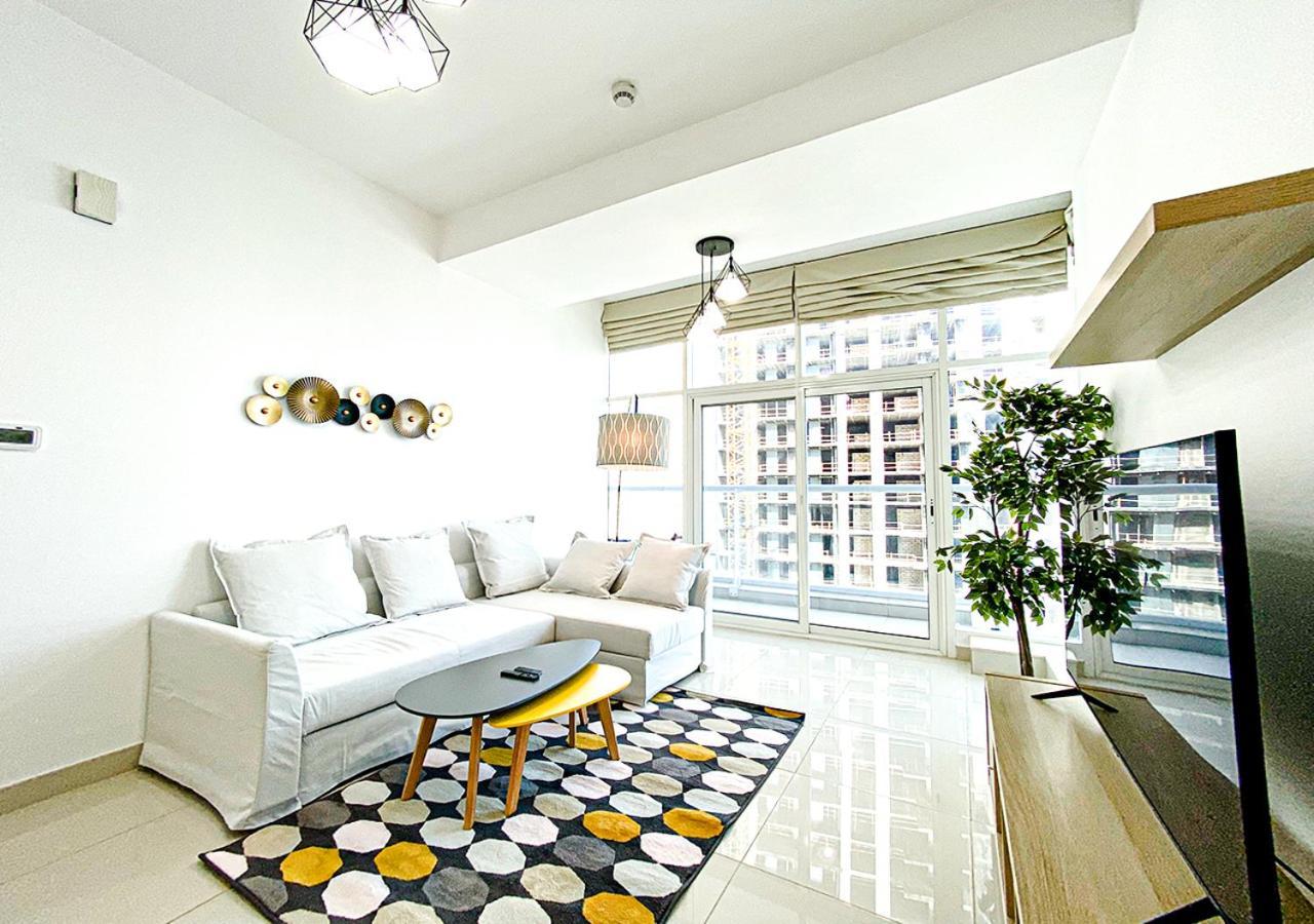 Walk To The Beach Or Enjoy The Amazing View From The Balcony Lägenhet Dubai Exteriör bild