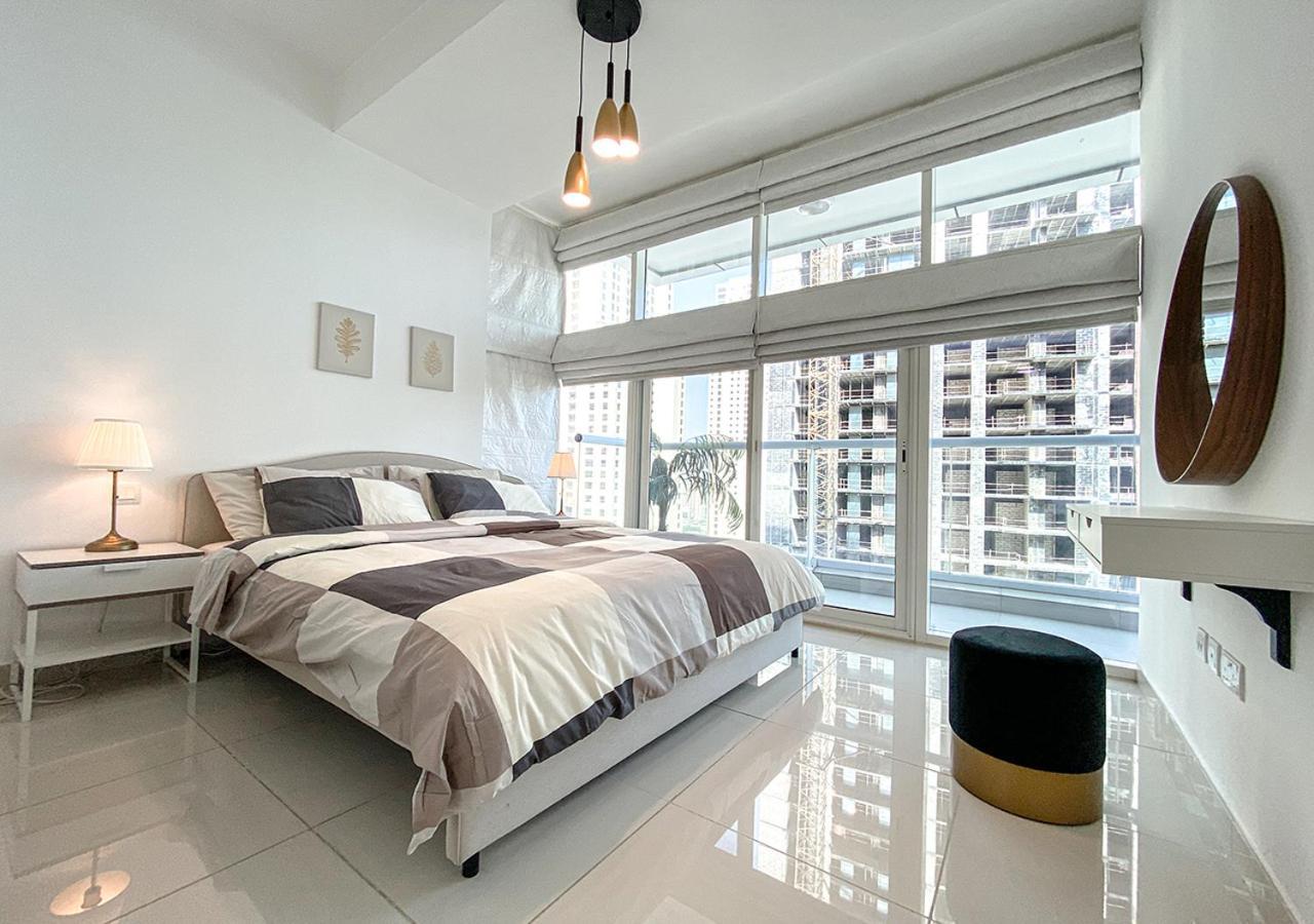Walk To The Beach Or Enjoy The Amazing View From The Balcony Lägenhet Dubai Exteriör bild