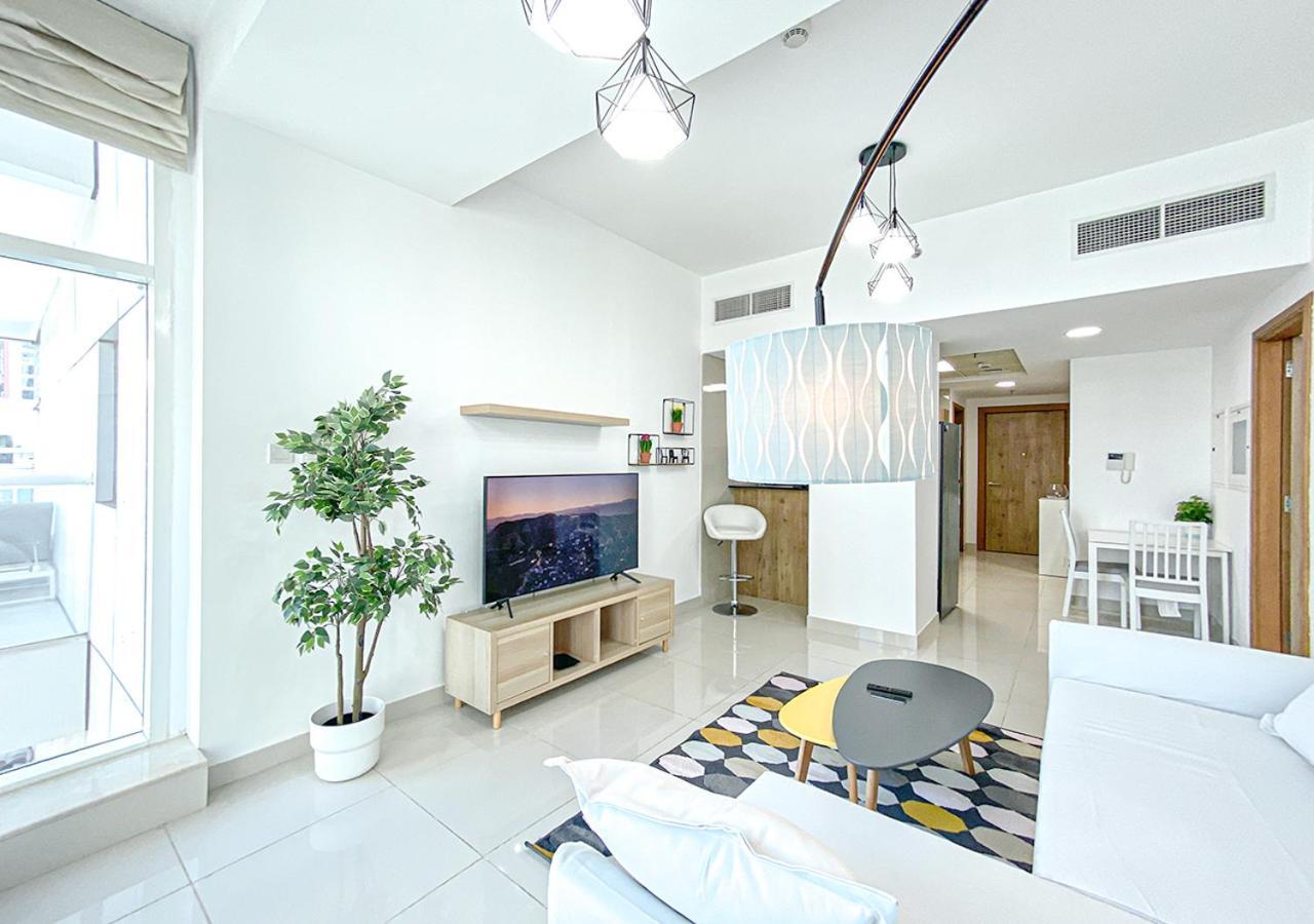 Walk To The Beach Or Enjoy The Amazing View From The Balcony Lägenhet Dubai Exteriör bild